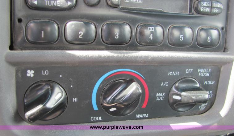 image for item 6484 2002 Ford F150 XL extended cab pickup truck