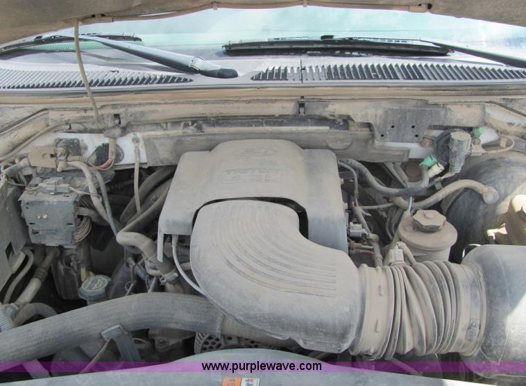 image for item 6484 2002 Ford F150 XL extended cab pickup truck