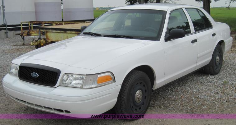 image for item 6558 2004 Ford Crown Victoria Police Interceptor