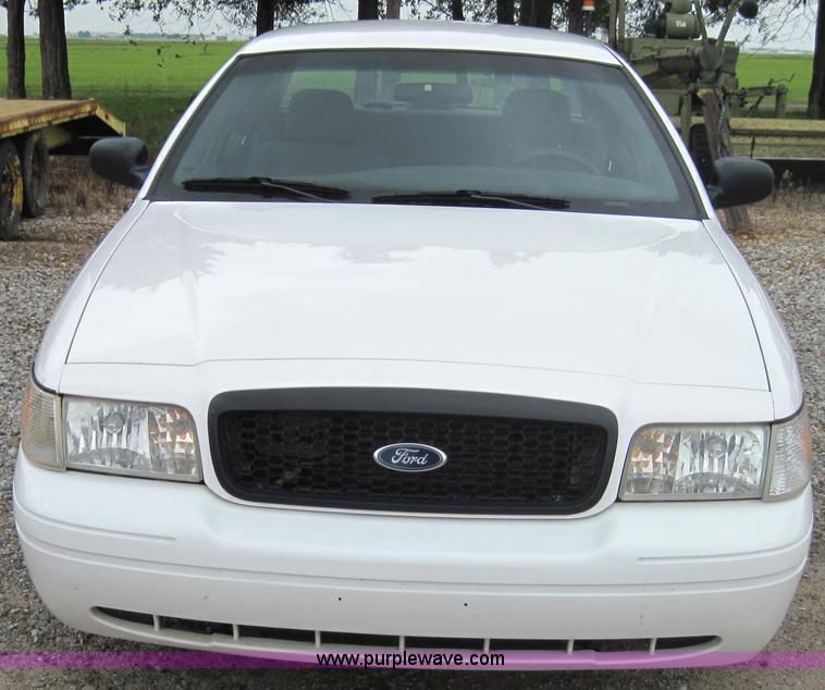 image for item 6558 2004 Ford Crown Victoria Police Interceptor