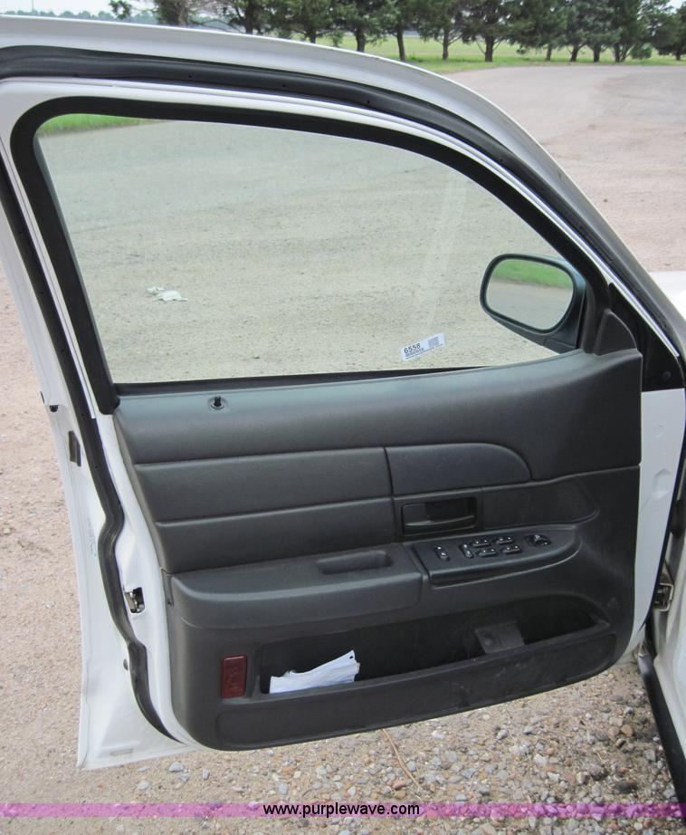 image for item 6558 2004 Ford Crown Victoria Police Interceptor