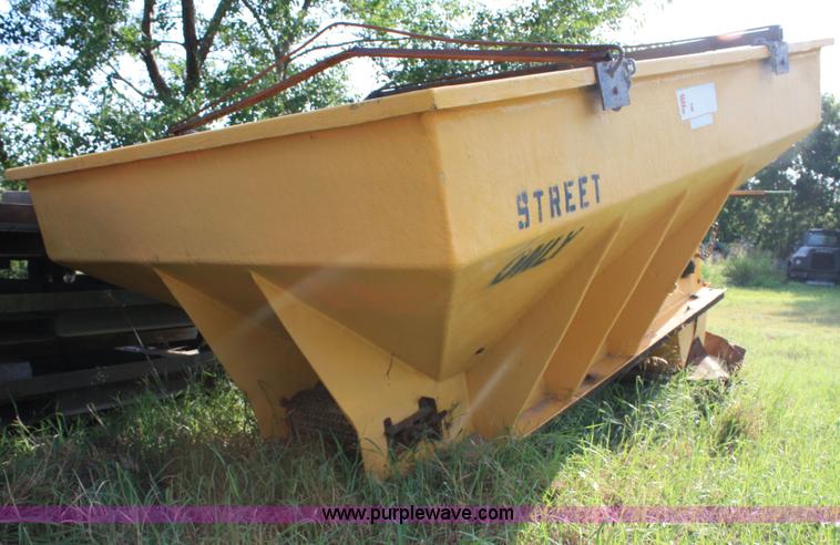 image for item 6588 Fiberglass sand spreader