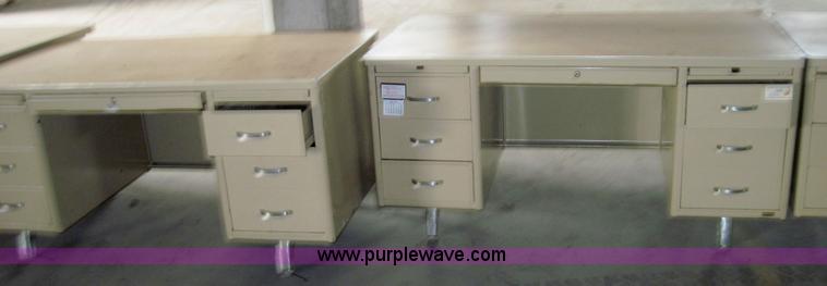 image for item 6617 (8) desks