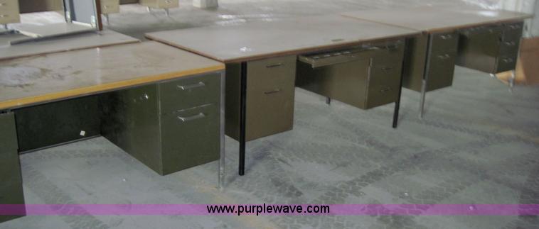 image for item 6618 (9) desks