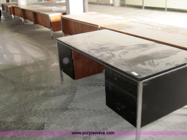 image for item 6619 (8) desks