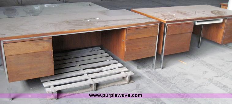 image for item 6619 (8) desks