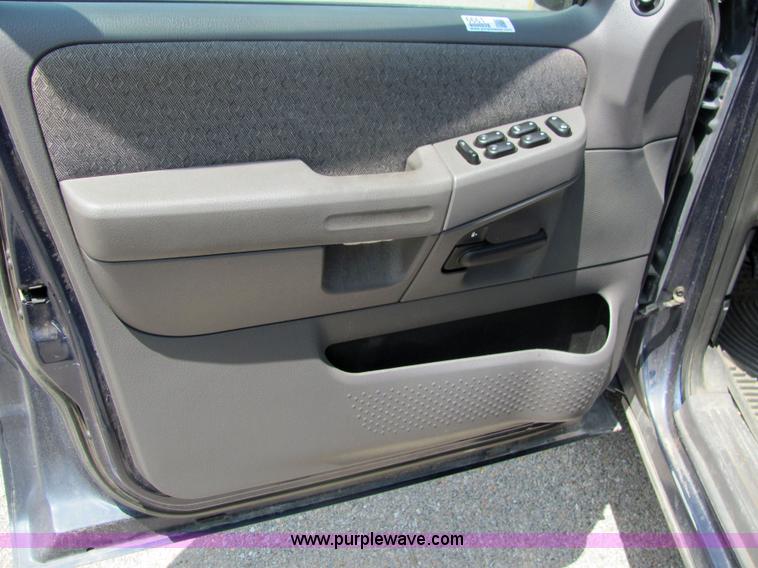 image for item 6661 2003 Ford Explorer