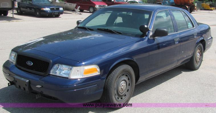 image for item 6663 2004 Ford Crown Victoria Police Interceptor