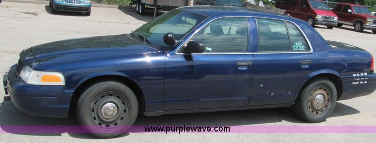 image for item 6663 2004 Ford Crown Victoria Police Interceptor