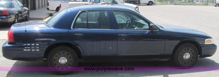 image for item 6663 2004 Ford Crown Victoria Police Interceptor