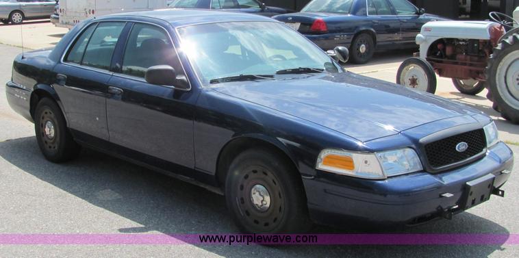 image for item 6663 2004 Ford Crown Victoria Police Interceptor