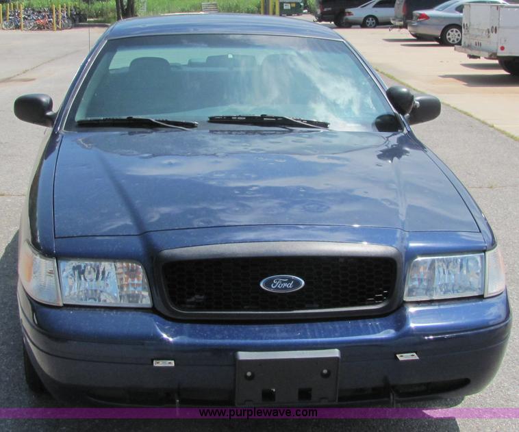 image for item 6663 2004 Ford Crown Victoria Police Interceptor
