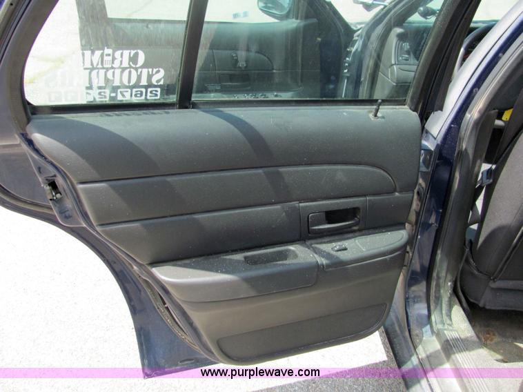 image for item 6663 2004 Ford Crown Victoria Police Interceptor