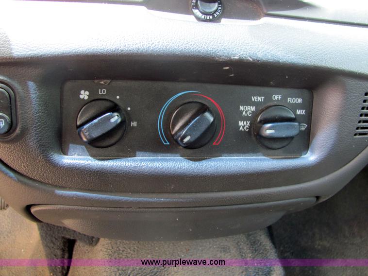 image for item 6663 2004 Ford Crown Victoria Police Interceptor