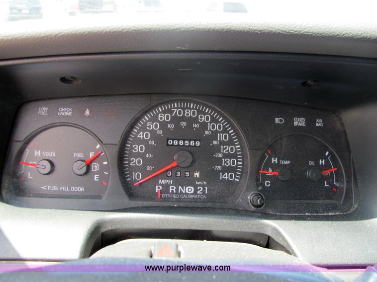 image for item 6663 2004 Ford Crown Victoria Police Interceptor