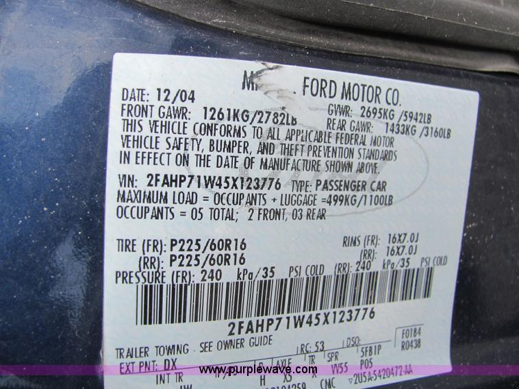 image for item 6663 2004 Ford Crown Victoria Police Interceptor