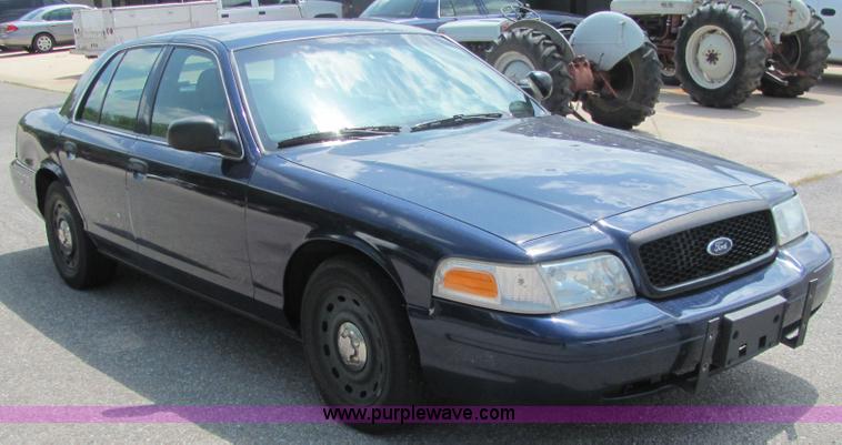 image for item 6665 2004 Ford Crown Victoria Police Interceptor