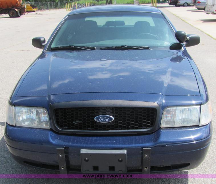 image for item 6665 2004 Ford Crown Victoria Police Interceptor