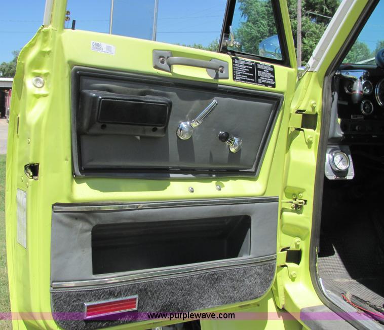 image for item 6686 1988 GMC Brigadier fire truck