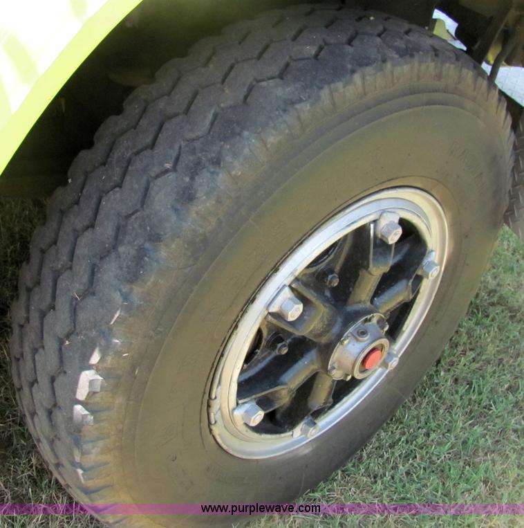 image for item 6686 1988 GMC Brigadier fire truck