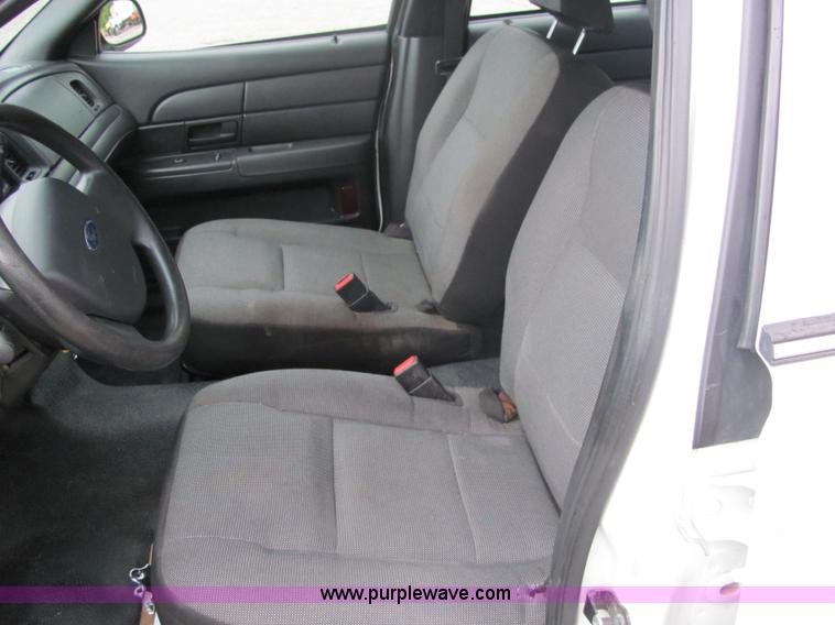 image for item 6732 2006 Ford Crown Victoria Police Interceptor