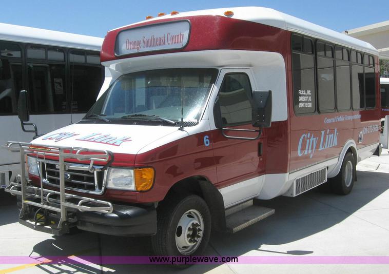 image for item 6853 2007 Ford E450 Super Duty transit bus