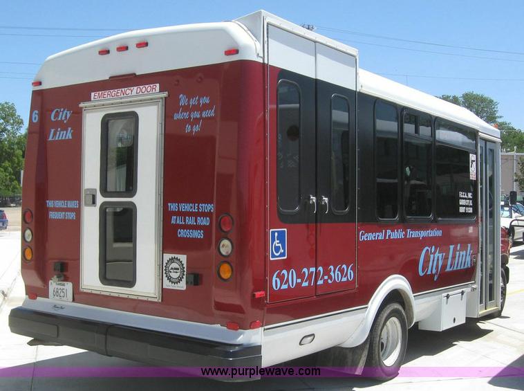 image for item 6853 2007 Ford E450 Super Duty transit bus