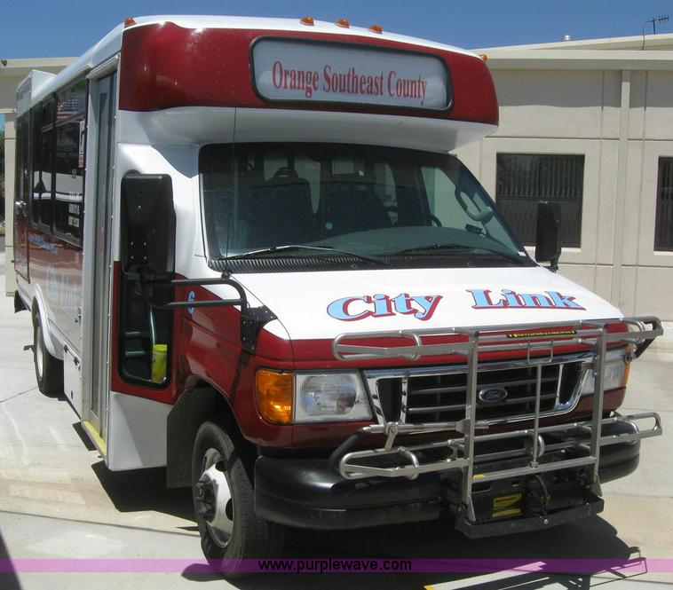 image for item 6853 2007 Ford E450 Super Duty transit bus