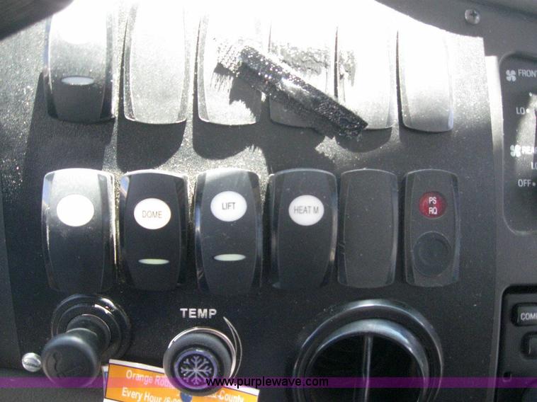 image for item 6853 2007 Ford E450 Super Duty transit bus