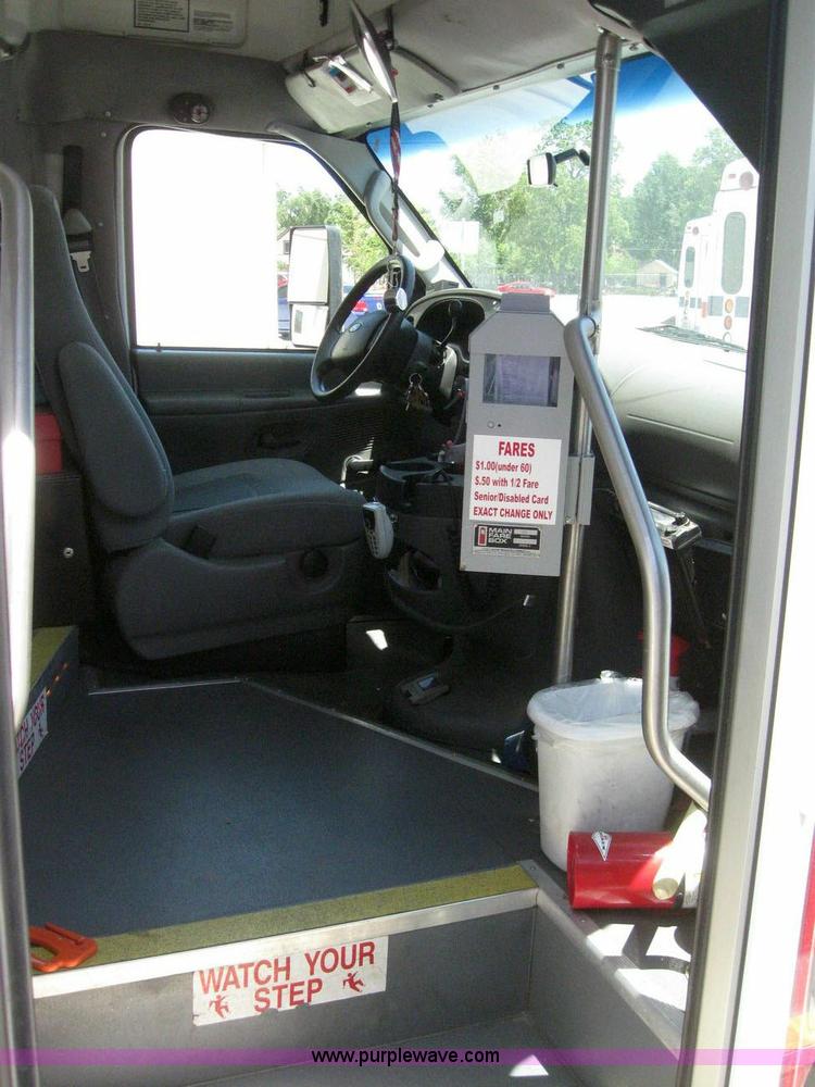 image for item 6853 2007 Ford E450 Super Duty transit bus