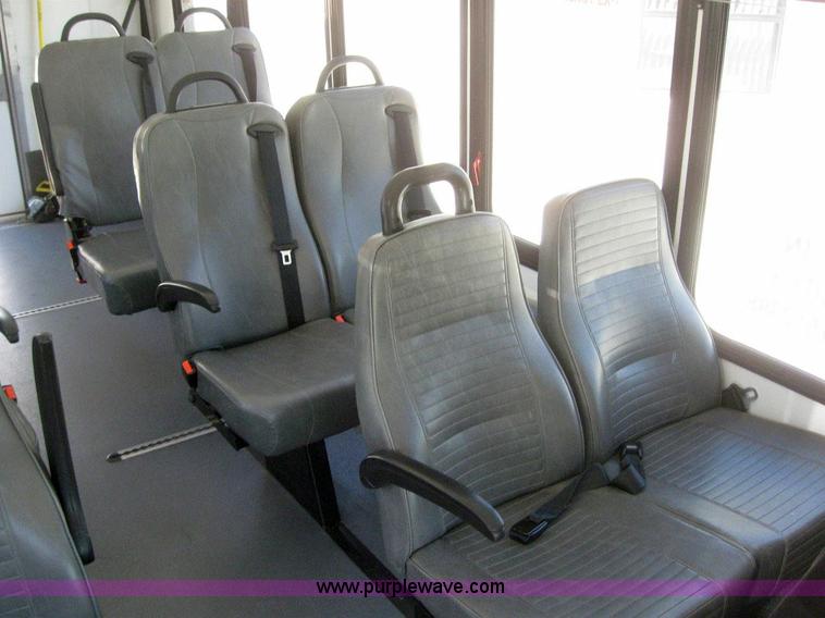 image for item 6853 2007 Ford E450 Super Duty transit bus