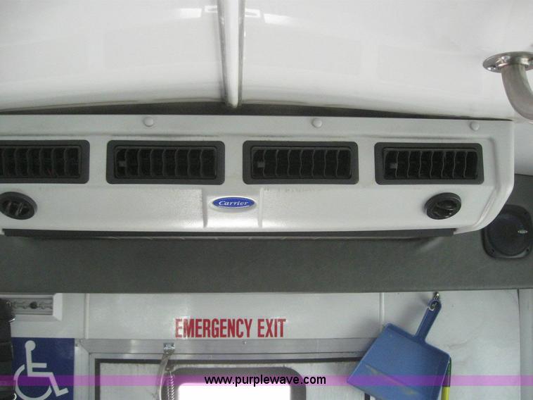 image for item 6853 2007 Ford E450 Super Duty transit bus