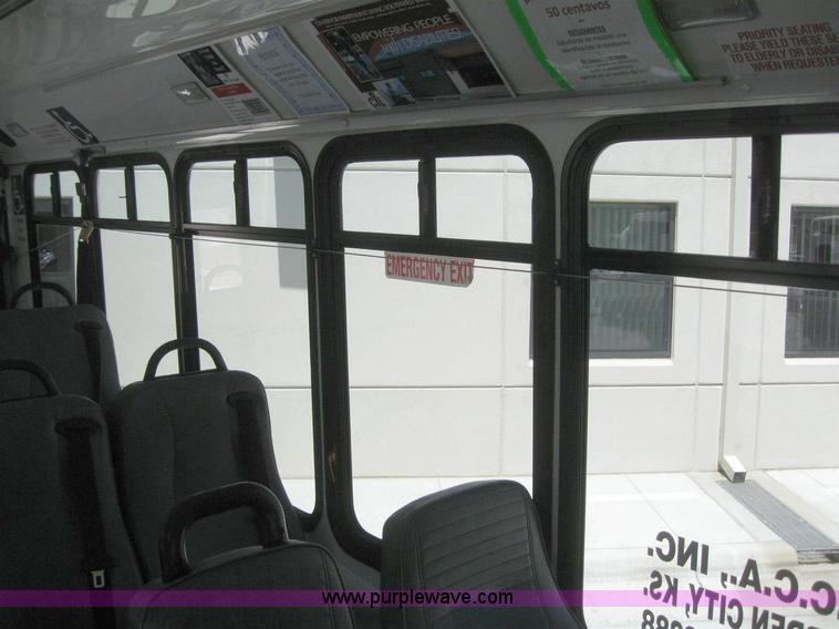 image for item 6853 2007 Ford E450 Super Duty transit bus