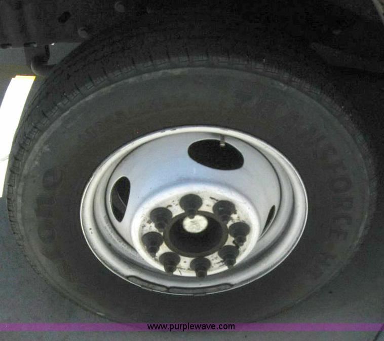 image for item 6853 2007 Ford E450 Super Duty transit bus