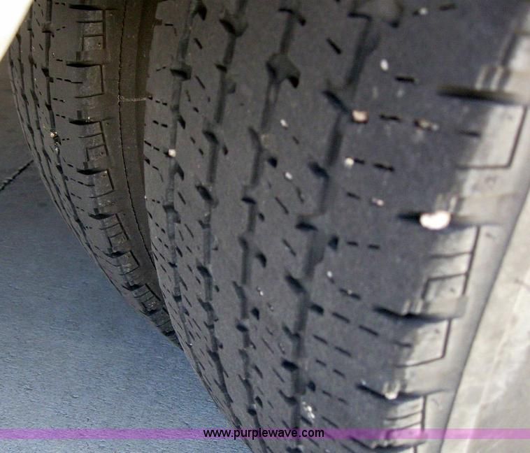 image for item 6853 2007 Ford E450 Super Duty transit bus