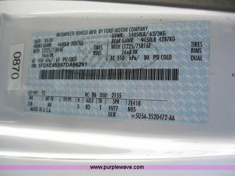 image for item 6853 2007 Ford E450 Super Duty transit bus