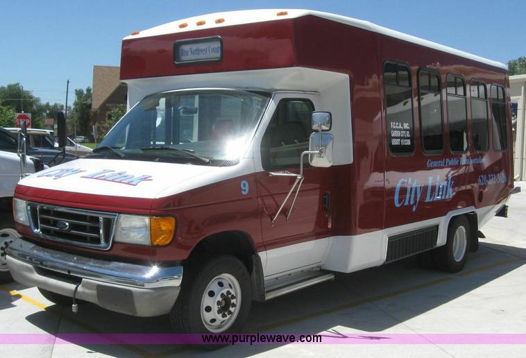 image for item 6854 2003 Ford E450 Super Duty transit bus