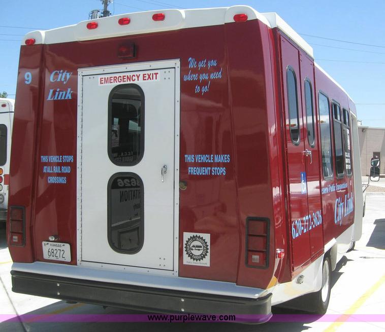 image for item 6854 2003 Ford E450 Super Duty transit bus