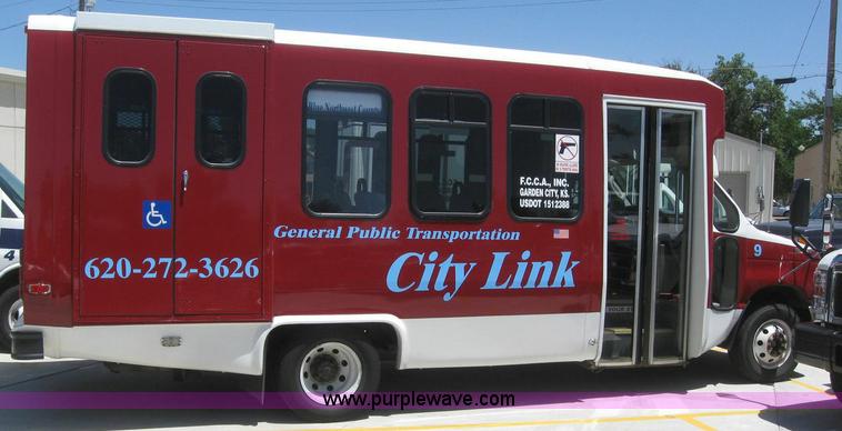 image for item 6854 2003 Ford E450 Super Duty transit bus