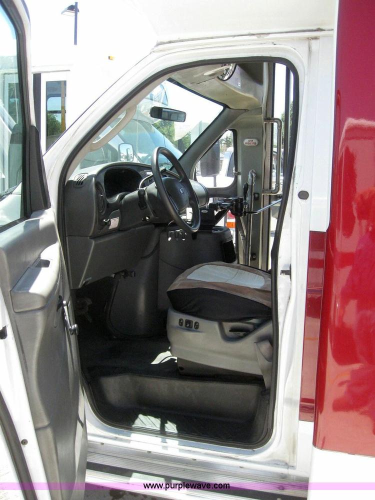 image for item 6854 2003 Ford E450 Super Duty transit bus