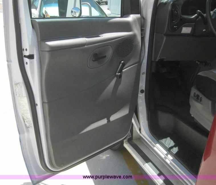image for item 6854 2003 Ford E450 Super Duty transit bus