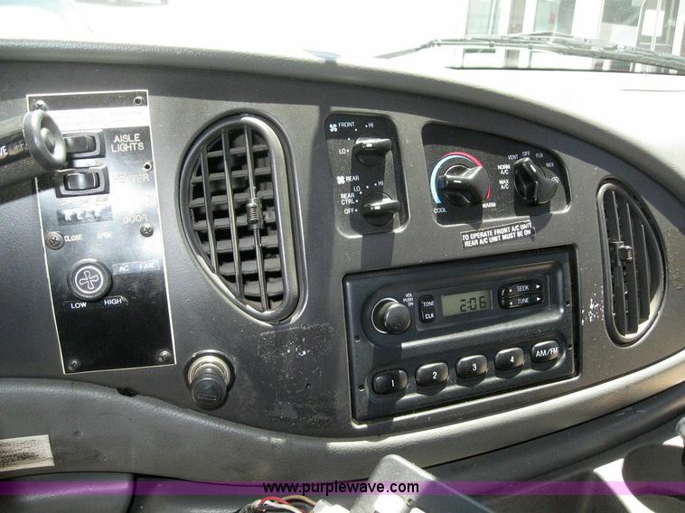 image for item 6854 2003 Ford E450 Super Duty transit bus