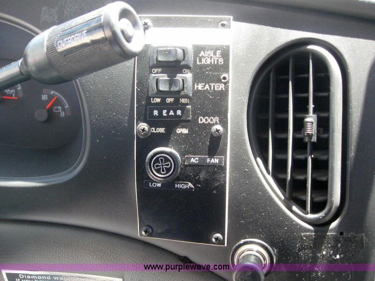 image for item 6854 2003 Ford E450 Super Duty transit bus