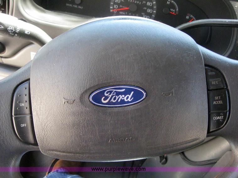 image for item 6854 2003 Ford E450 Super Duty transit bus