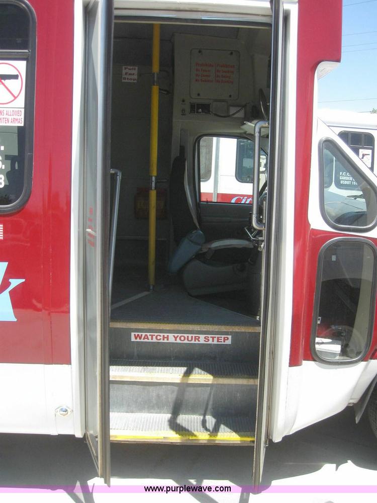 image for item 6854 2003 Ford E450 Super Duty transit bus
