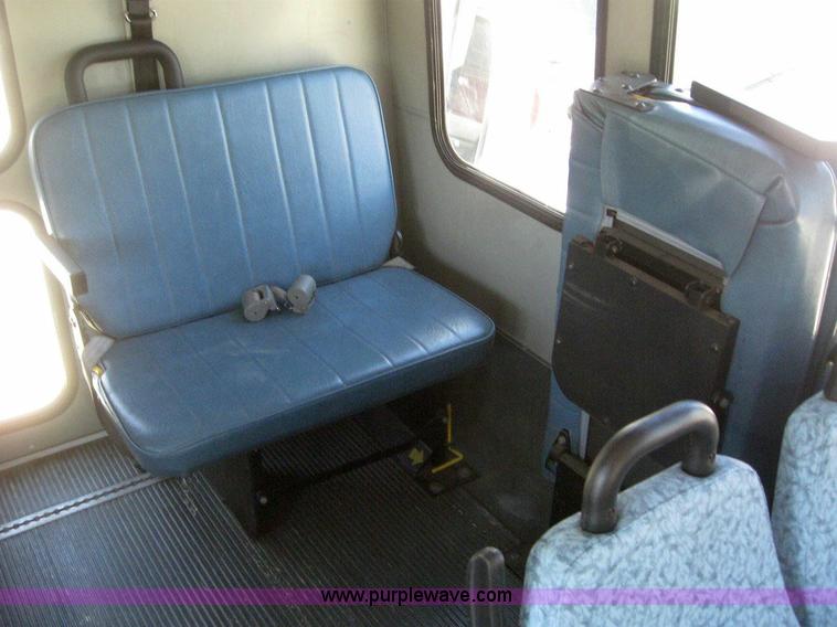 image for item 6854 2003 Ford E450 Super Duty transit bus