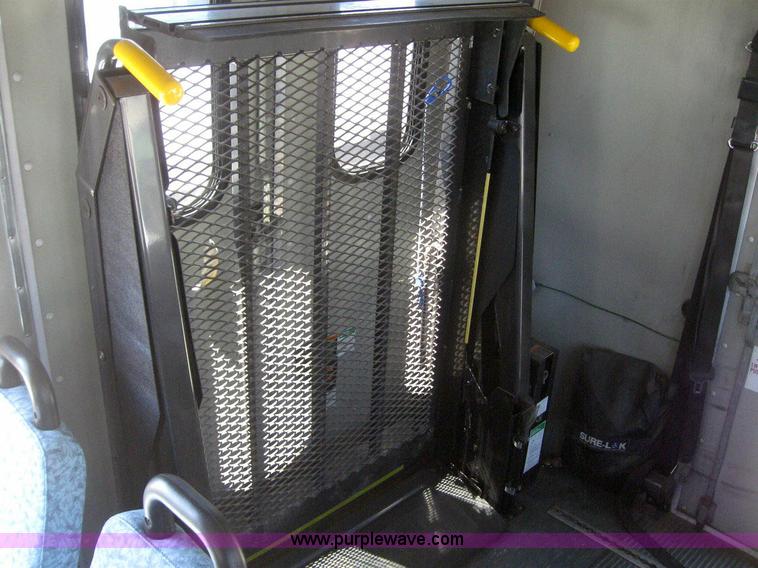 image for item 6854 2003 Ford E450 Super Duty transit bus