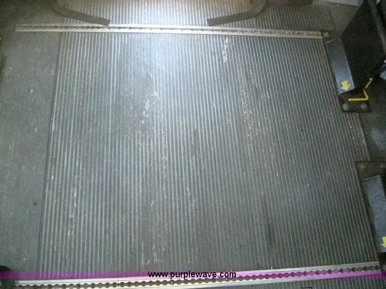 image for item 6854 2003 Ford E450 Super Duty transit bus