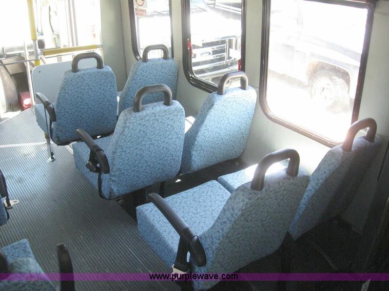 image for item 6854 2003 Ford E450 Super Duty transit bus