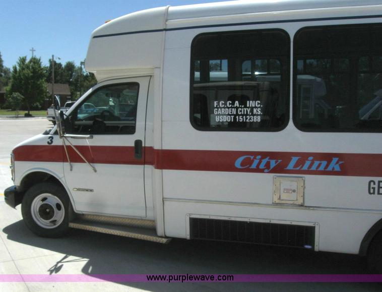 image for item 6855 2002 Chevrolet Express G3500 transit bus